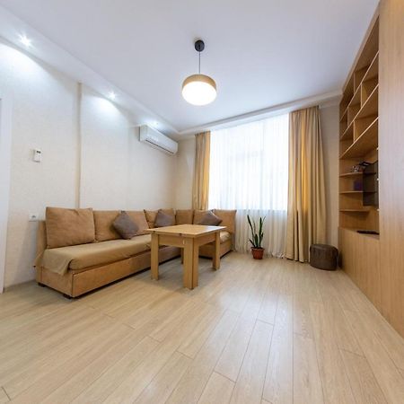 5 Apartment In One Boulding - Near Stadium Batoumi Extérieur photo