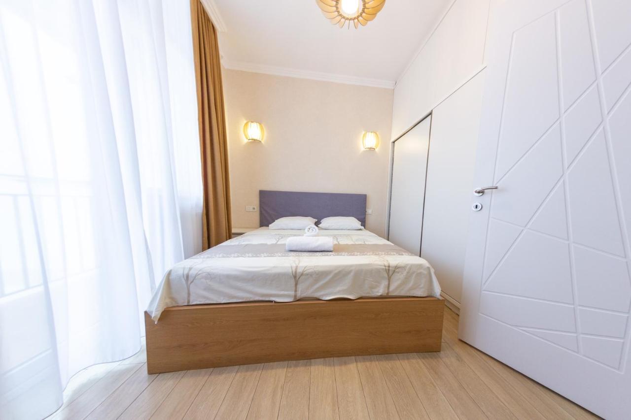 5 Apartment In One Boulding - Near Stadium Batoumi Extérieur photo