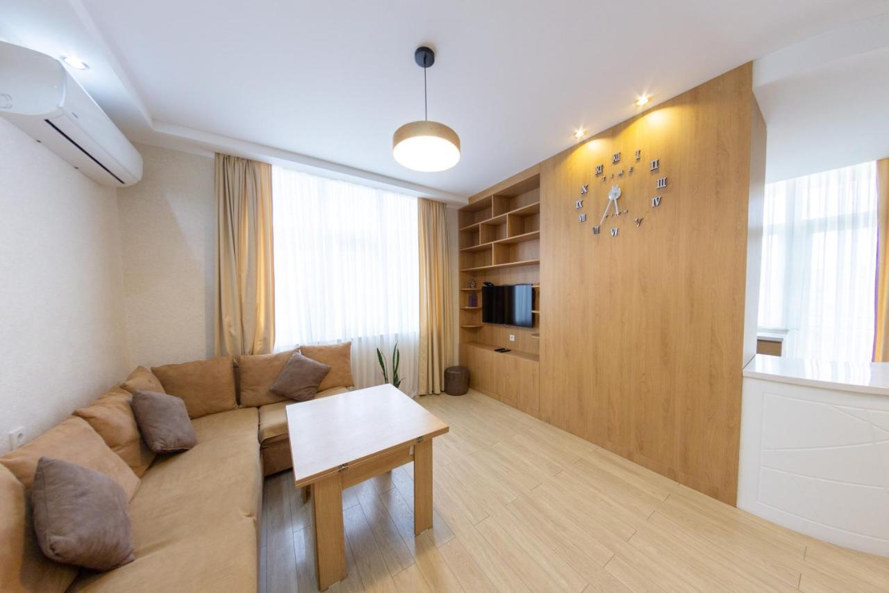 5 Apartment In One Boulding - Near Stadium Batoumi Extérieur photo