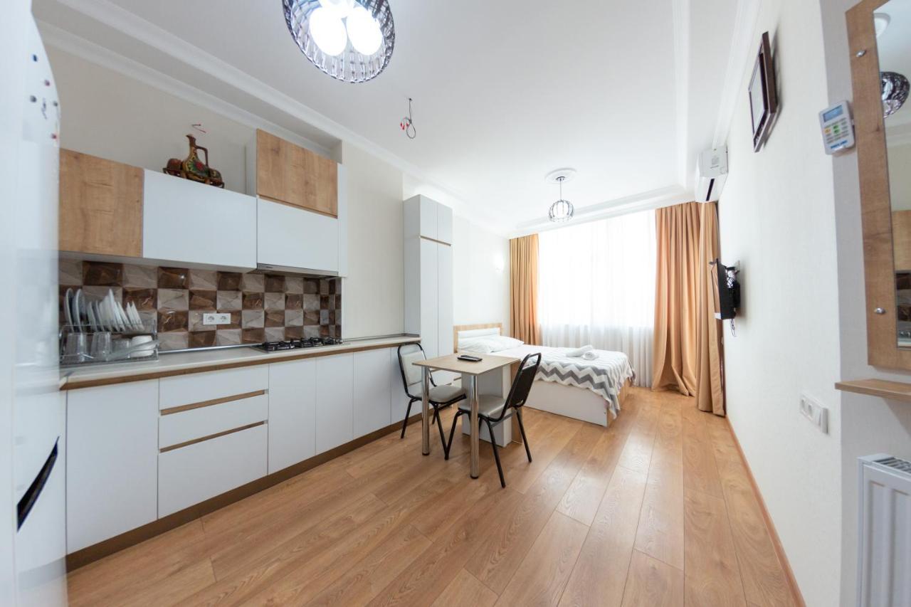 5 Apartment In One Boulding - Near Stadium Batoumi Extérieur photo