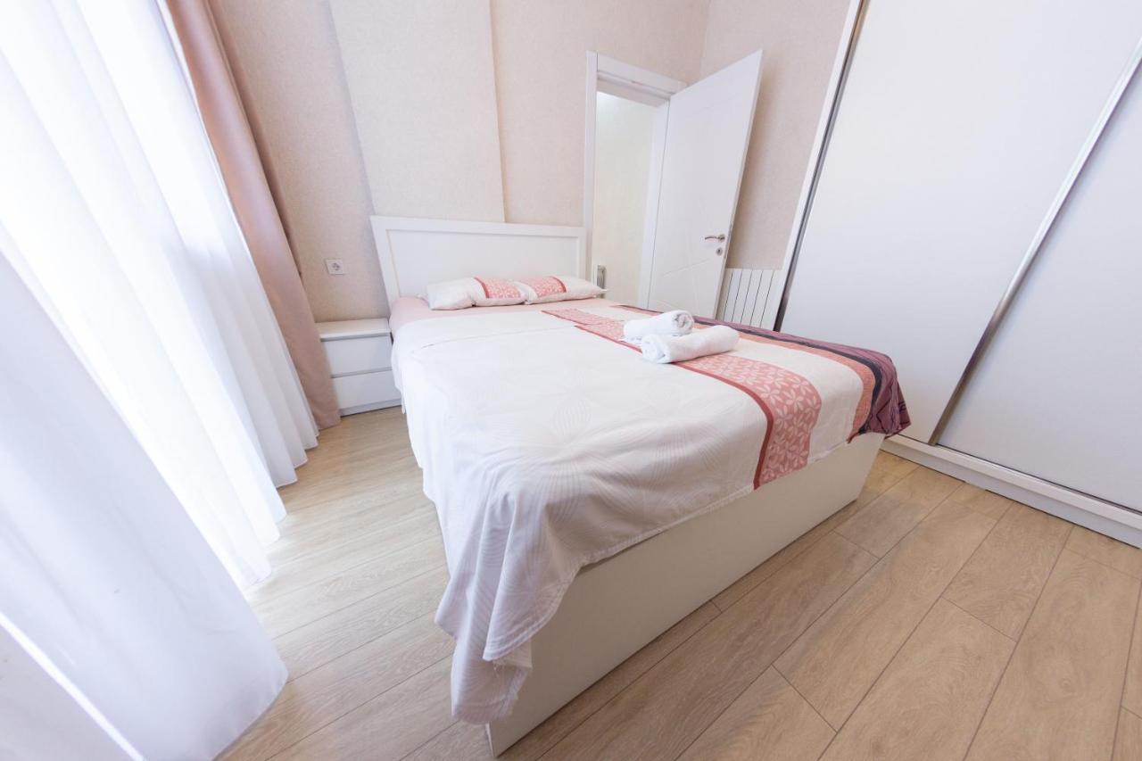 5 Apartment In One Boulding - Near Stadium Batoumi Extérieur photo