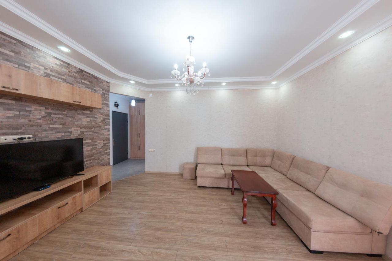 5 Apartment In One Boulding - Near Stadium Batoumi Extérieur photo