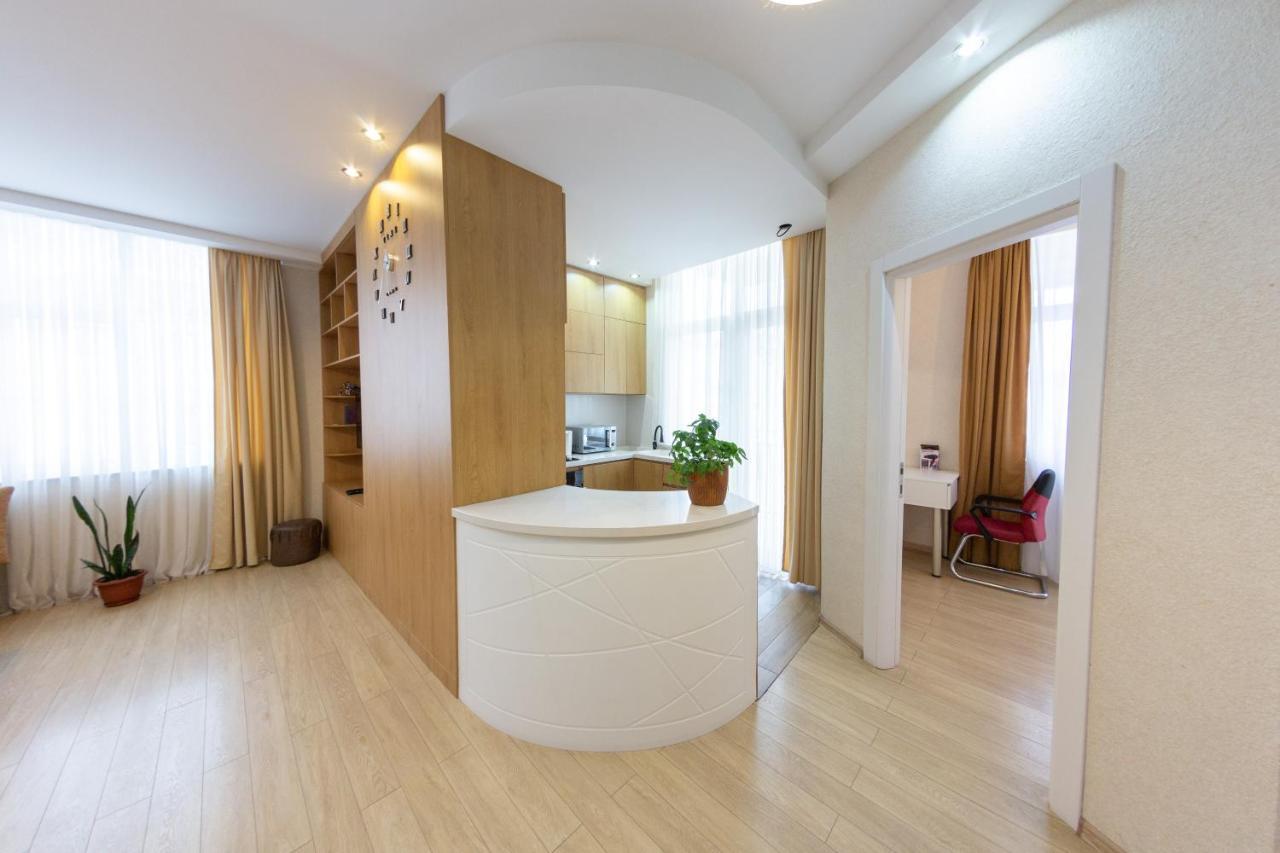5 Apartment In One Boulding - Near Stadium Batoumi Extérieur photo