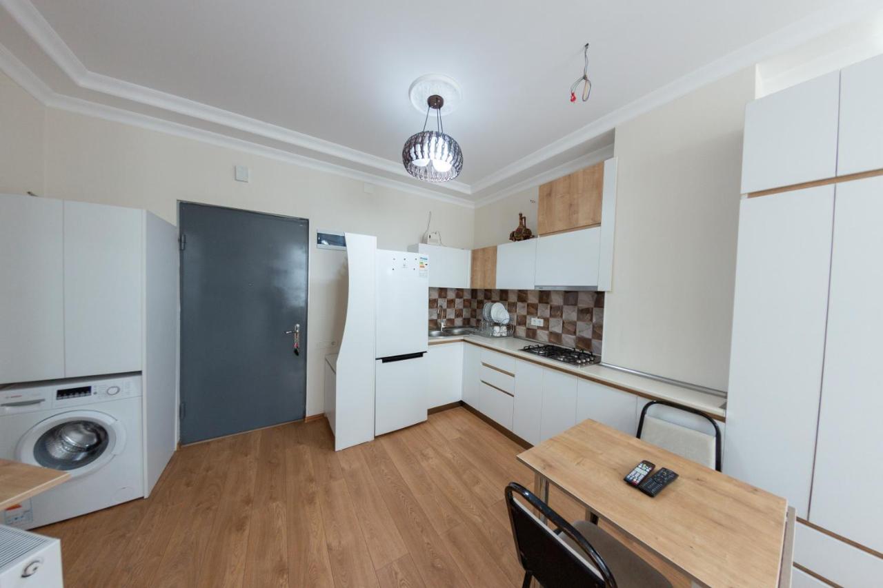 5 Apartment In One Boulding - Near Stadium Batoumi Extérieur photo