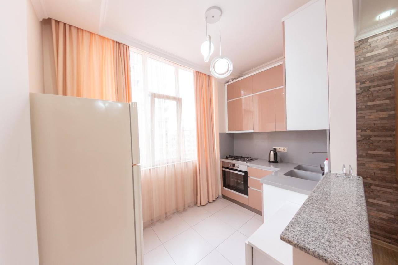 5 Apartment In One Boulding - Near Stadium Batoumi Extérieur photo