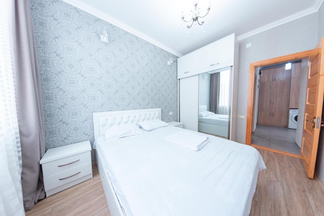 5 Apartment In One Boulding - Near Stadium Batoumi Extérieur photo